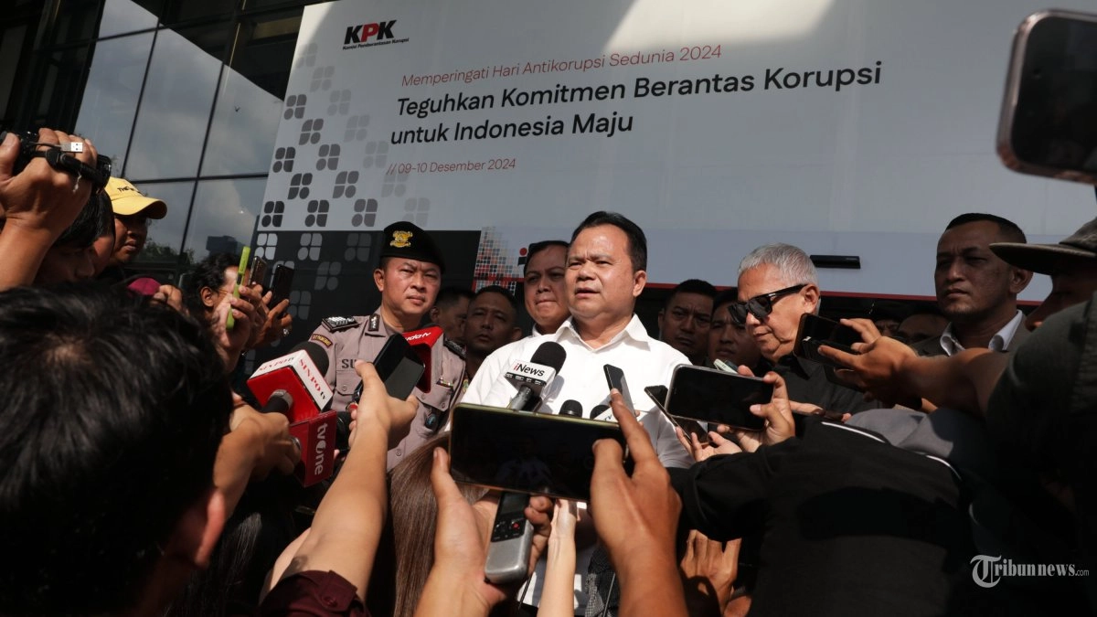 KPK Periksa Eks Dirjen Imigrasi Ronny Sompie Terkait Kasus Suap Harun Masiku