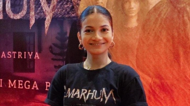 Ratu Sofya Menangis Histeris Saat Dikubur Enam Jam Dalam Film 'Almarhum'