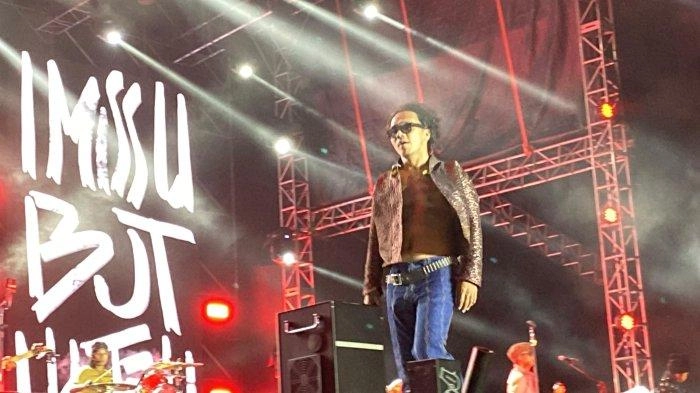 Kemeriahan Konser Pasar Malam Empat Satoe Slank Lewat Kolaborasi hingga Potong Tumpeng