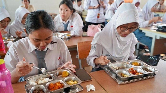 Makan Bergizi Gratis, Menkopolkam: Asupan Gizi yang Baik Bantu Ciptakan Generasi Kompeten