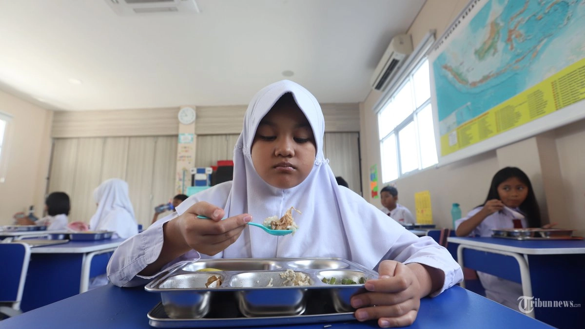 Tak Ada Susu Ikan maupun Sapi di Menu Makan Bergizi Gratis, Prabowo Rogoh Kocek Pribadinya