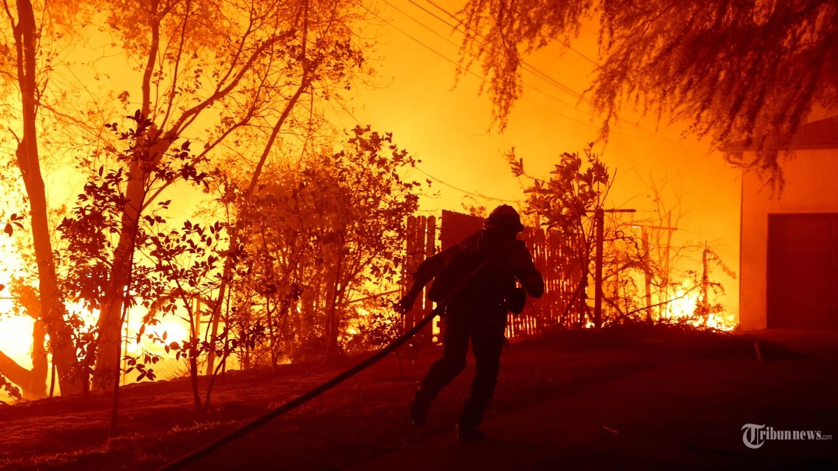 Kebakaran Hutan Los Angeles Menyebar ke Hollywood, 100.000 Orang Mengungsi