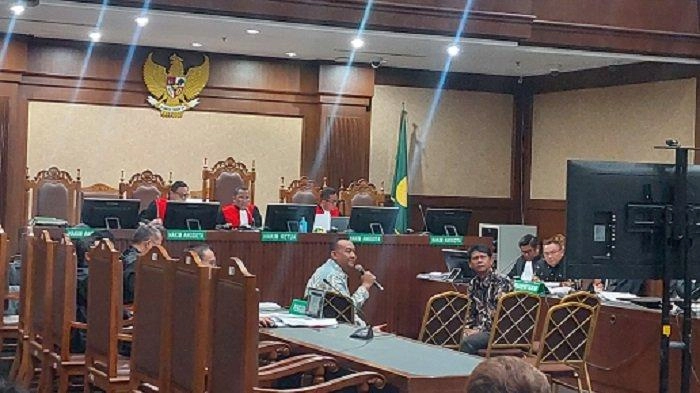 Pengusaha Wiliam Widarta Hadiahkan Eks Sestama Basarnas Alpard Seken Usai Menang Lelang Truk Angkut