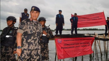 Petugas KKP Bersenjata Segel Pagar Laut Misterius 30 Km di Dekat PIK 2, Ombudsman Juga Investigasi