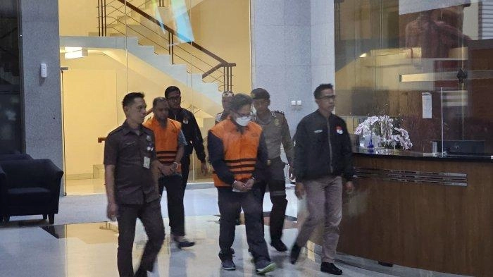 BREAKING NEWS: KPK Tahan 2 Tersangka Kasus Korupsi Pembelian Server PT PNB ke PT SCC