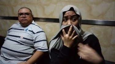 Keluar dari Rumah Aman, Lolly Diantar Ojek Online saat Datangi Kantor Razman Nasution
