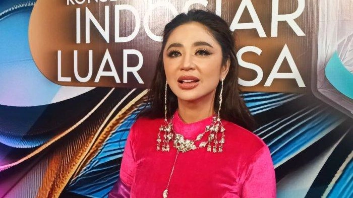 Dewi Perssik Rayakan Ulang Tahun dengan Umrah Bersama Keluarga, Wujudkan Keinginan Ibunya