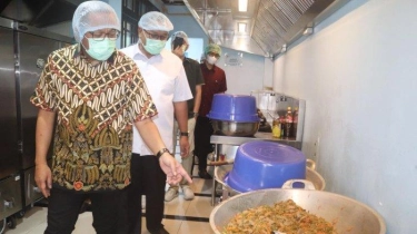 Tinjau Dapur Program Makan Bergizi Gratis, Qodari: Bersih, Bergizi, Rasa Tidak Kalah dari Restoran