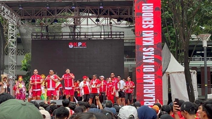 Hasto Joget Bareng 'KPK' Sehari Sebelum Jalani Pemeriksaan Sebagai Tersangka Kasus Harun Masiku 