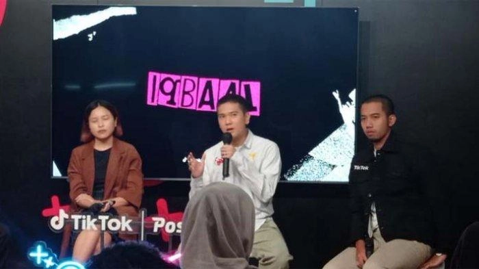 Iqbaal Ramadhan Jajal Jadi Penyiar di Radio yang Hampir Bangkrut