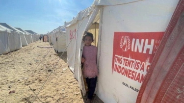 Lembaga Kemanusiaan Bangun Tenda-tenda untuk Pengungsi di Kamp Al Mawasi Gaza 