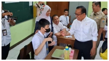 Pantau Program Makan Bergizi Gratis di SLB Cahaya Jaya, Menko PMK: Kualitasnya Bagus