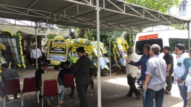 Pelepasan Jenazah Diplomat Senior Hasjim Djalal Dilakukan Secara Militer di Rumah Duka