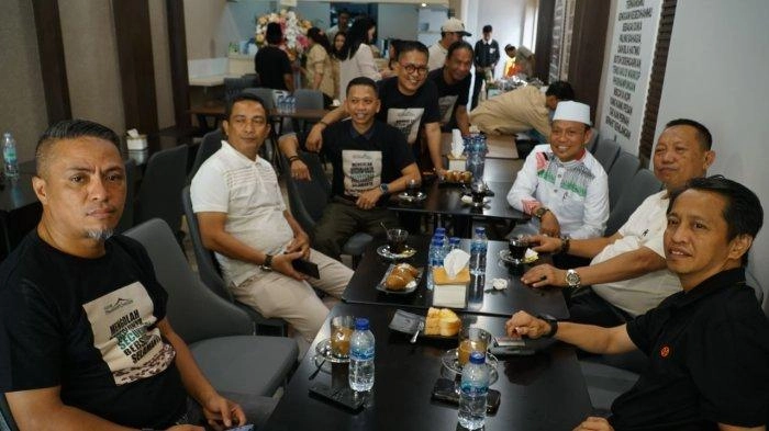 Coba Lahirkan Ide-ide Besar, Sejumlah Aktivis Bergabung dalam 'Warkop Phoenampungan'