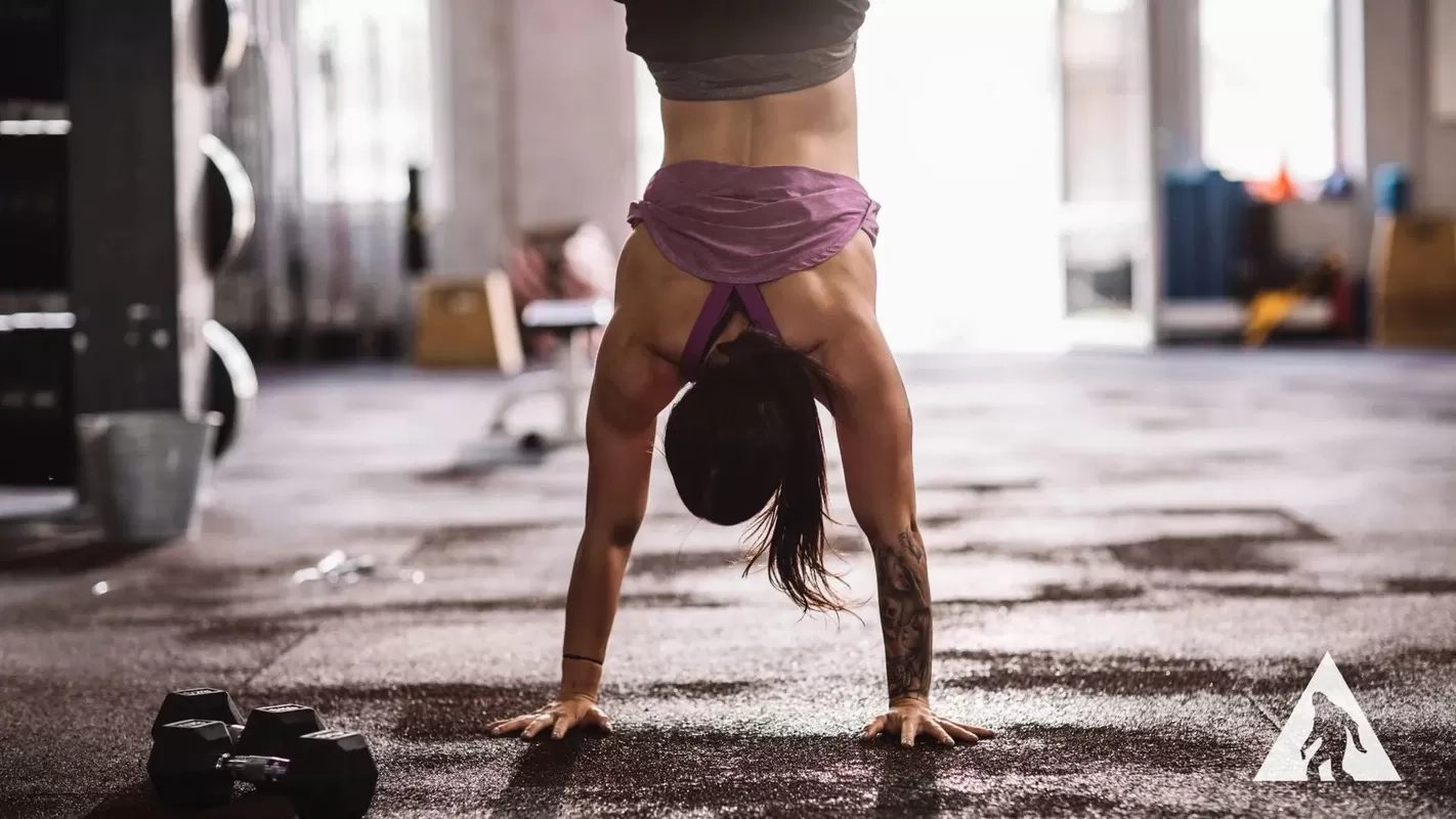 8 Manfaat Handstand Bagi Jiwa dan Raga Jika Rutin Melakukannya Setiap Hari