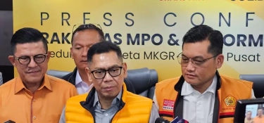 Jokowi dan Gibran Santer Gabung lewat Ormas Onderbouw Golkar, Ketua MKGR Adies Kadir Sebut Pihaknya Terbuka   