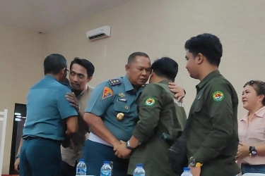 Momen Danpuspomal Peluk Anak Korban Bos Rental, Saling Beri Semangat Usut Kasus demi Keadilan