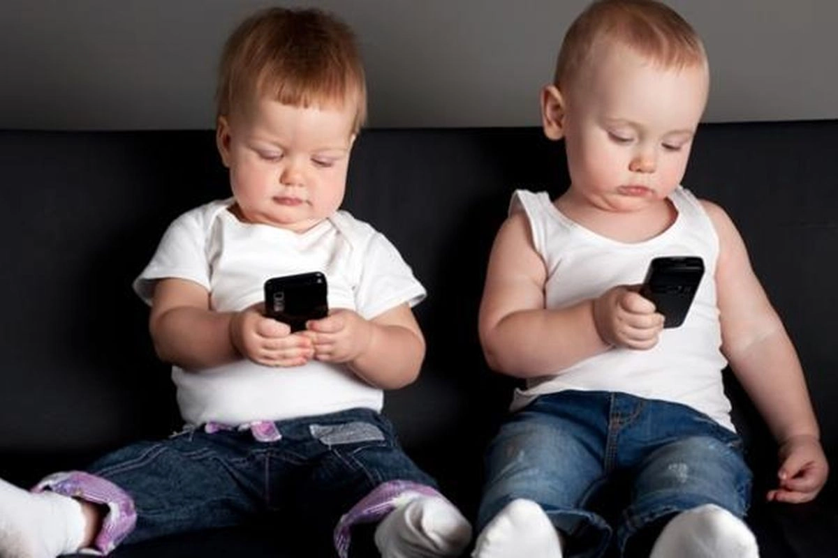 Nonton Video Pendek Bahaya buat Anak? Ini Batas Usia Penggunaannya