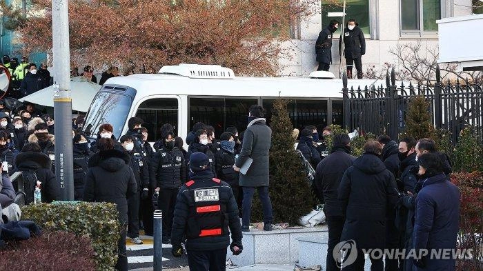 Penangkapan Presiden Korsel Yoon Suk Yeol Rabu Pagi Penuh Drama, 3 Ribu Polisi Terlibat