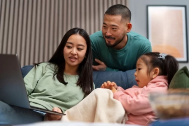 Ayah dan Bunda Wajib Tahu! Ini 10 Hal yang Tidak Boleh Dibahas Orangtua di Depan Anak Menurut Psikologi