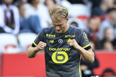 Gaya Permainan Mitchel Bakker: Bek Sayap Modern, Dinamis Bertahan dan Menyerang