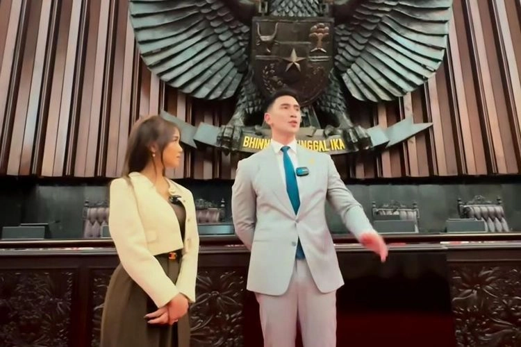 Viral Verrell Bramasta Ajak Fuji Keliling Gedung DPR: Tak Kenal Maka Tak Sayang...