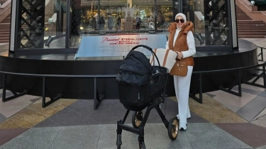 Syahrini Makin Menyala, Asuh Anak Sambil Tenteng Tas Hermes Langka Bertabur Berlian: Berapa Harganya?