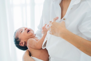 Dilakukan Zaskia Sungkar pada Bayi Adopsinya, Ini 5 Fakta ASI Induksi