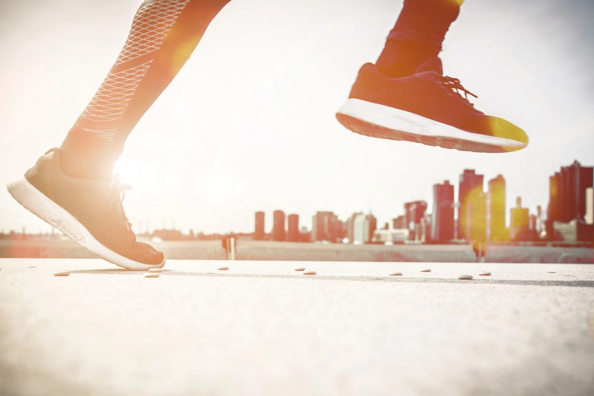 Kenapa Sepatu Lari Empuk? Ini 5 Tips Memilihnya