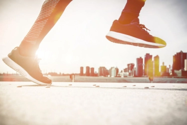 Kenapa Sepatu Lari Empuk? Ini 5 Tips Memilihnya