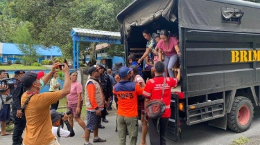 Gunung Ibu di Halmahera Barat Semburkan Erupsi, Kemensos Salurkan Bantuan Logistik ke Korban
