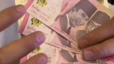 Viral WN China Buat Konten Selipkan Uang Rp 500 Ribu di Paspor Demi Dapat Jalur Hijau