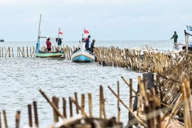 Menteri KKP Bertemu KSAL, Sepakat Bongkar Pagar Laut di Tangerang pada 22 Januari 2025