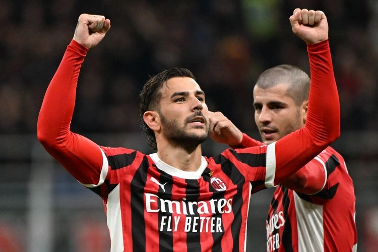 Paolo Maldini Sebut Theo Hernandez sebagai ''Penerus Sah'' di AC Milan