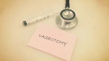 Viral Video Dokter Lakukan Vasektomi Diri Sendiri, Demi Bikin Istri Tenang