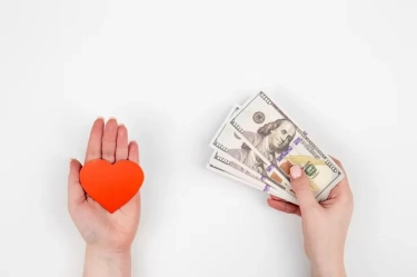 Catat! Saran Astrolog untuk 4 Zodiak Ini agar Memprioritaskan Keuangan di Atas Cinta pada Tahun 2025