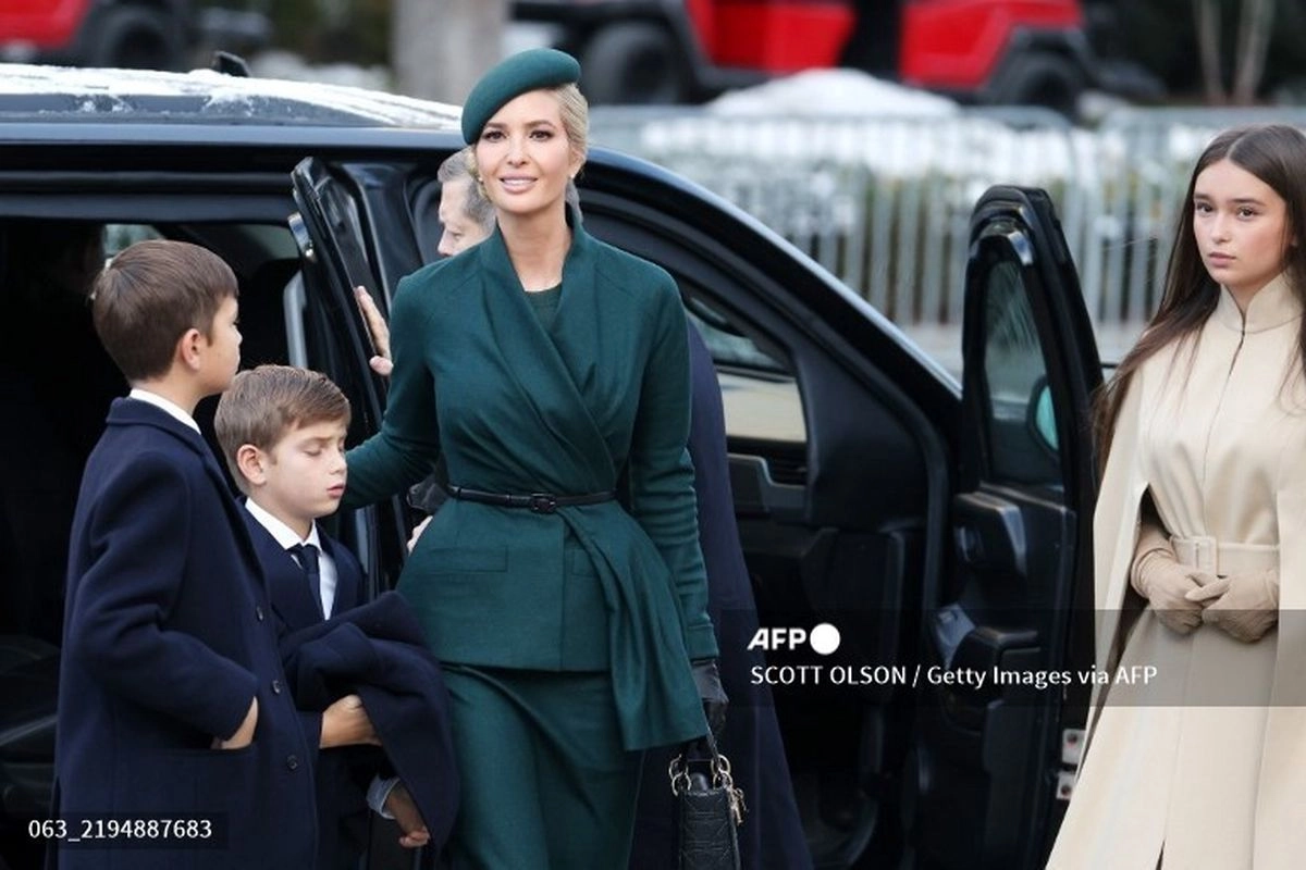 Ivanka Tampil Bergaya Militer Modern di Pelantikan Donald Trump