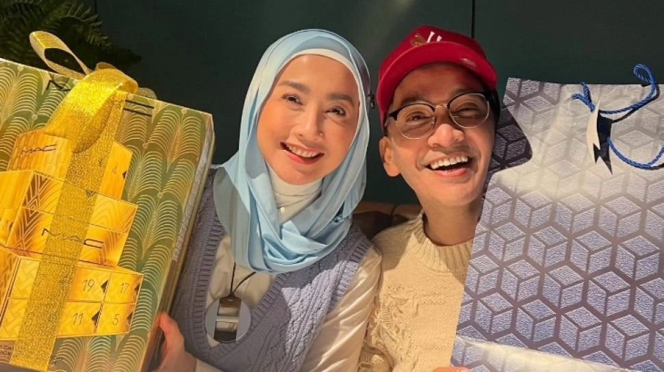 Beda Pendidikan Desy Ratnasari dan Ruben Onsu, Kini Dikabarkan Dekat