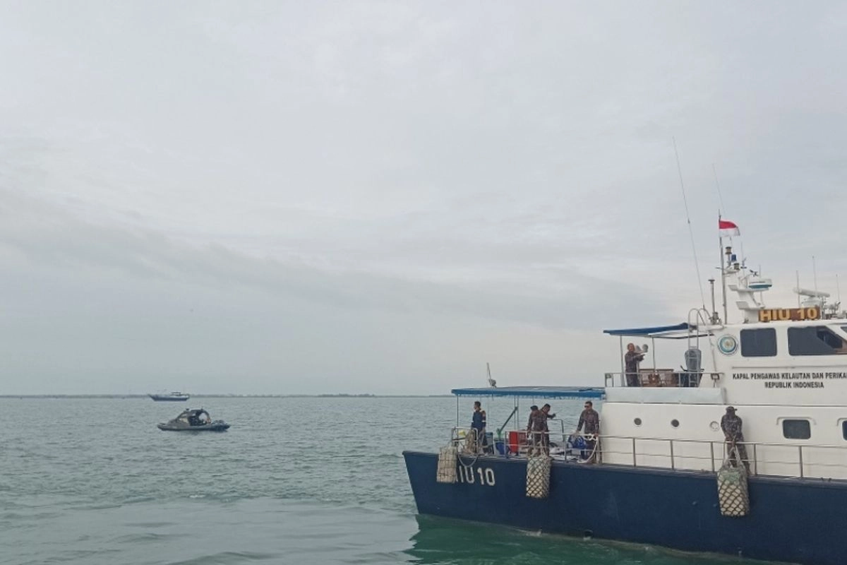 9 Kapal dan 900 Aparat Gabungan Bersiap Bongkar Pagar Laut di Tangerang