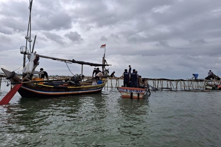 Komisi IV DPR Sidak Pagar Laut yang Menghebohkan di Tangerang