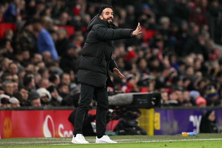 Ruben Amorim Klarifikasi Pernyataan Manchester United Tim Terburuk dalam Sejarah