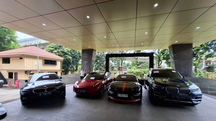 Mobil Mewah Sitaan Porsche 911 Carrera S dan Tesla Model 3 di Kasus Robot Trading Net89