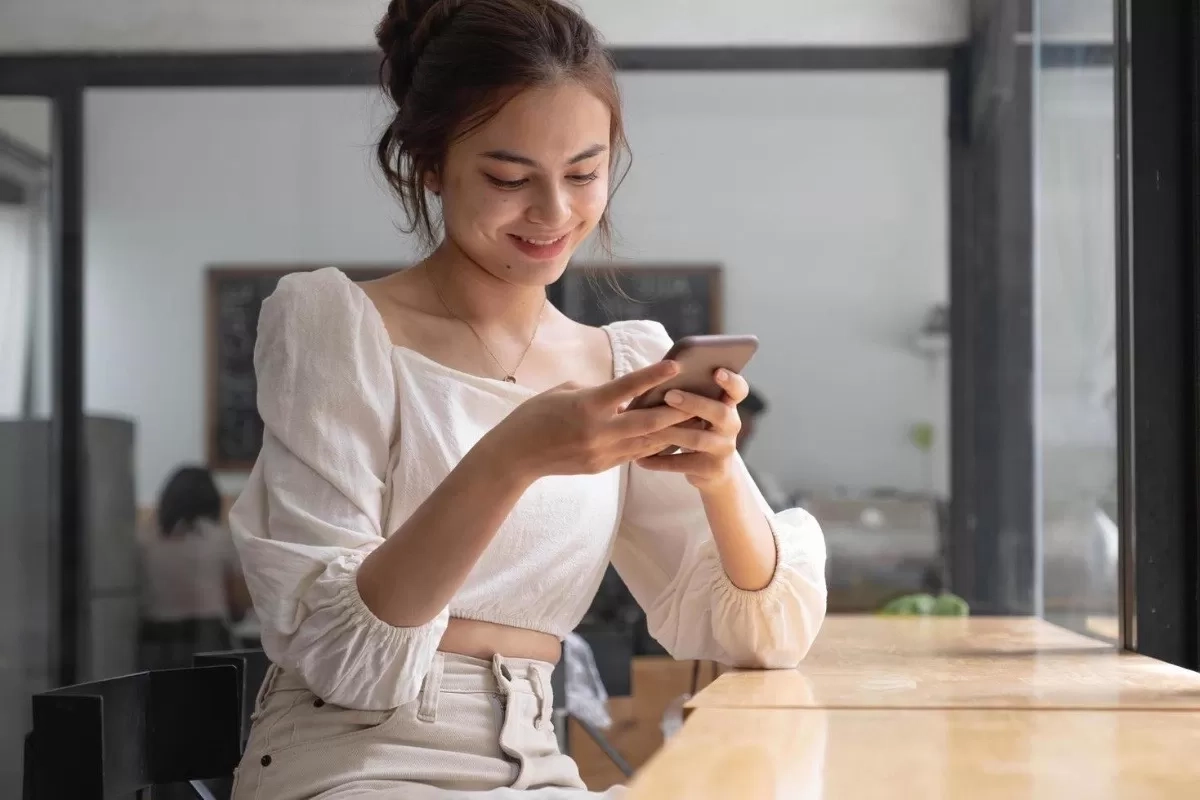 8 Sisi Psikologis di Balik Orang yang Selalu Sigap Membalas Pesan, Apakah Kamu Punya Kebiasaan Ini?