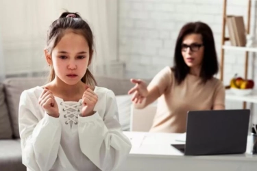 Hindari 8 Kesalahan Parenting Ini agar Tidak Merusak Rasa Percaya Diri Anak, Terlalu Protektif Salah Satunya