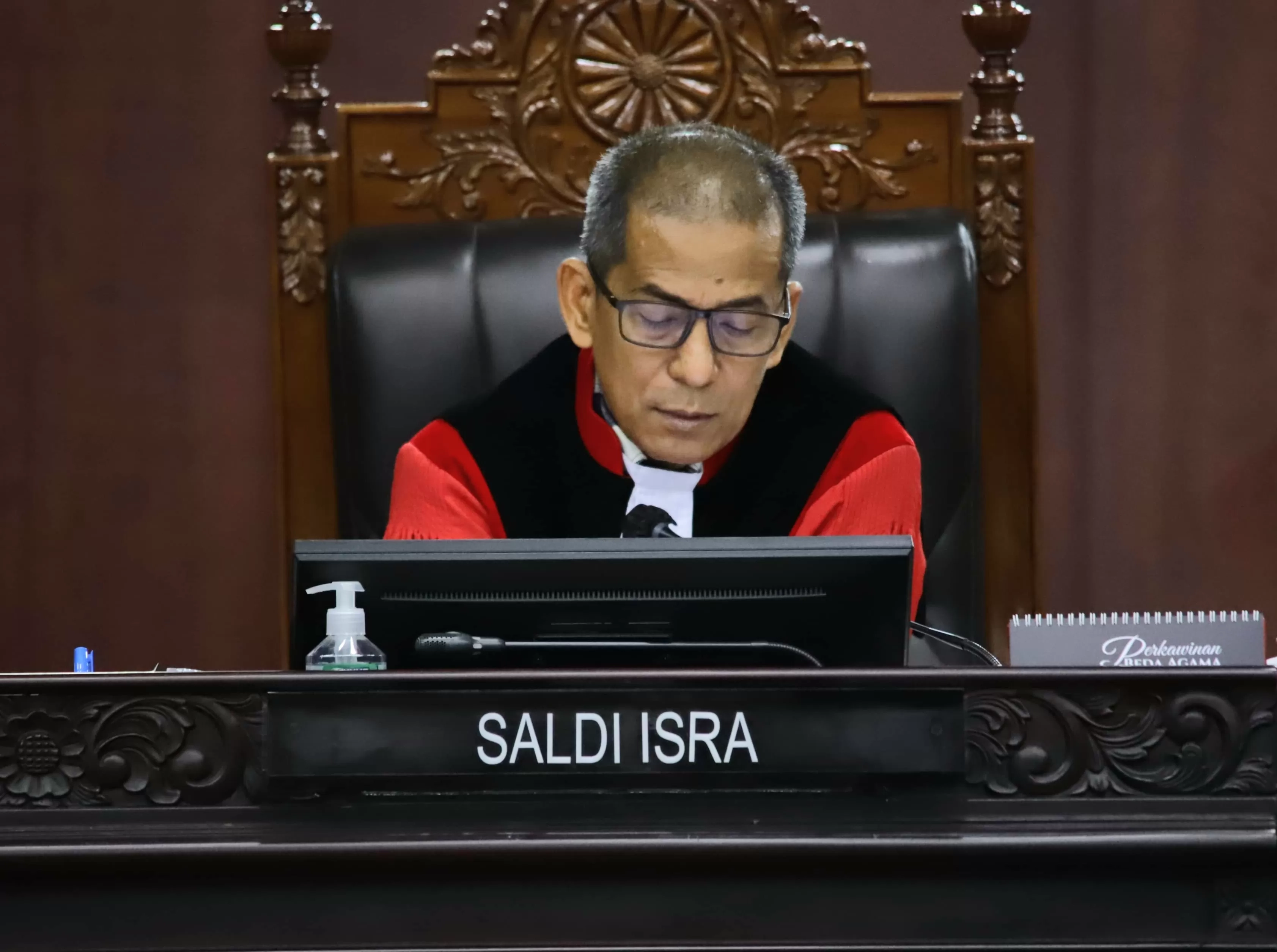 Sidang Sengketa Pilgub Sulsel 2024, Hakim MK Saldi Isra Cecar KPU soal Dugaan Jutaan Tanda Tangan Palsu