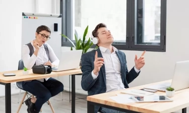 Tips Bekerja Sama dengan Kaum Introvert dalam Pekerjaan Jarak Jauh (WFA), Dijamin Sukses!