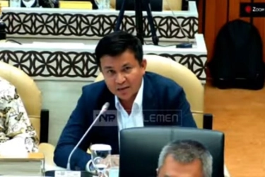 Bos Garuda Diminta Beberkan Penyebab Tiket Pesawat Mahal, DPR: Jangan Takut Diganti Besok