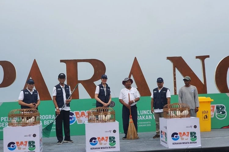 Menpar Widiyanti Ingin Citra Indonesia Lebih Baik lewat Wisata Bersih