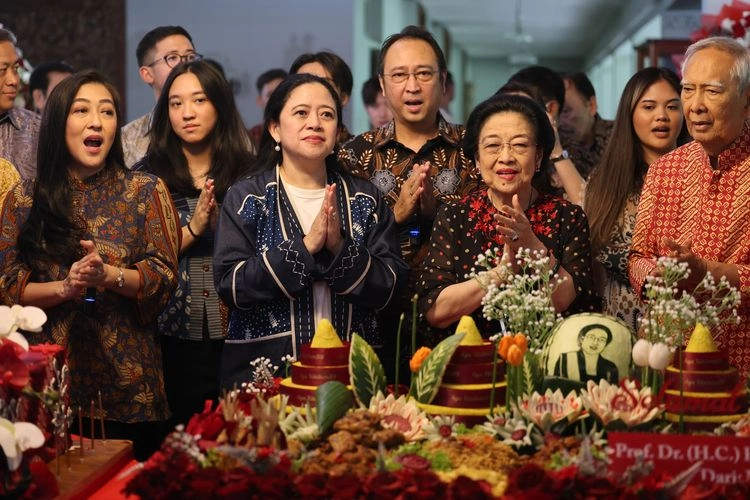 Prabowo Disebut Kirim Karangan Bunga Ulang Tahun untuk Megawati
