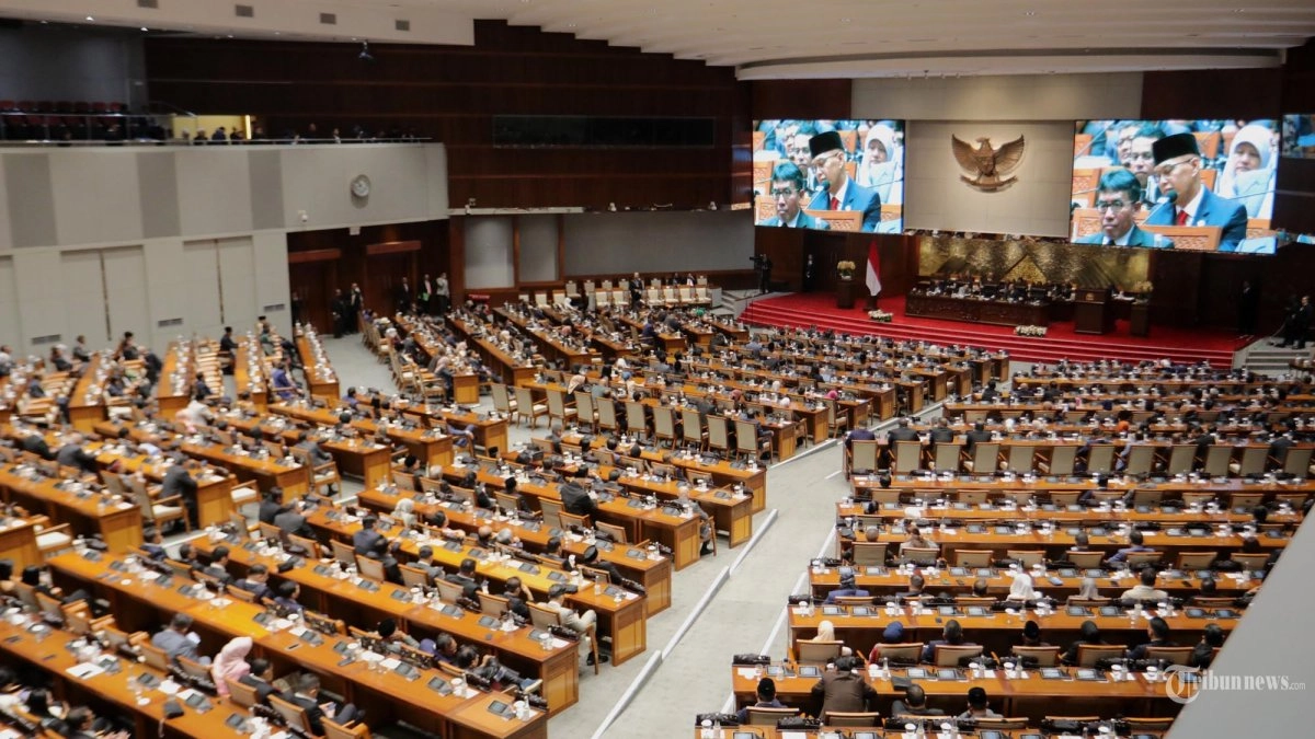 Rapat Paripurna DPR Sahkan Pembentukan Timwas Perlindungan PMI dan Penanganan Bencana Alam